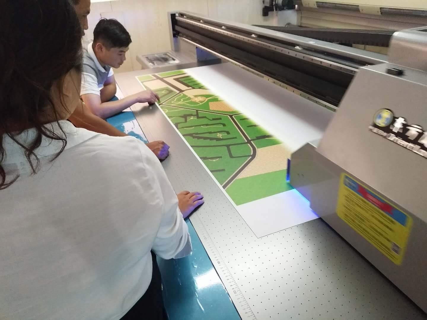 正確使用uv打印機(jī)，保證uv打印機(jī)效果